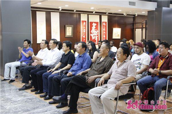 科技与手工艺的融合创新，传承传统手艺的现代演绎之路