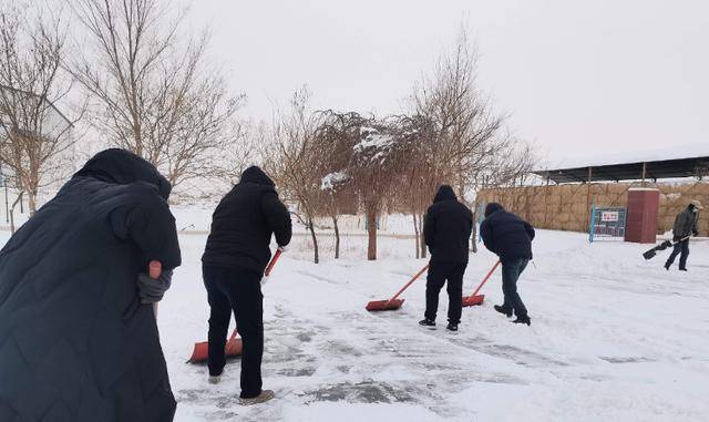 研究生扫雪挂钩奖学金制度，激励与贡献并重的教育奖励机制