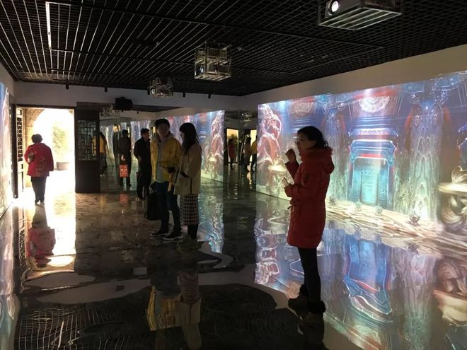 科技融合传统文化与现代设计，文化创新与发展的时代探索