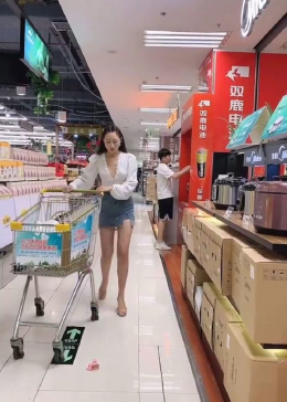 济大超市女老板背后的故事与魅力揭秘