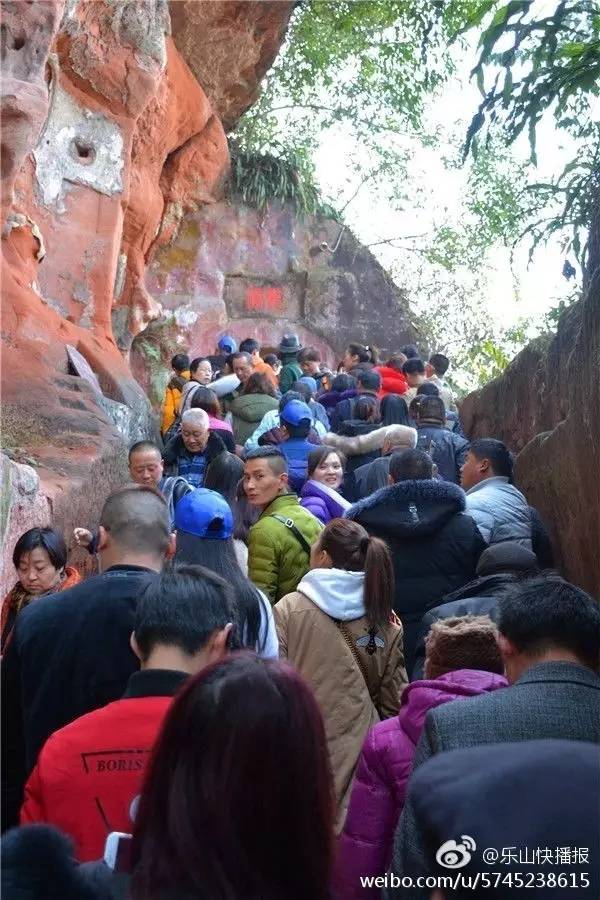 乐山大佛景区回应排队两小时现象，游客体验与管理需双重考量
