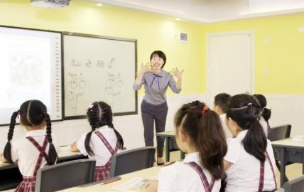 校内外活动对学生成长的重要性与影响分析