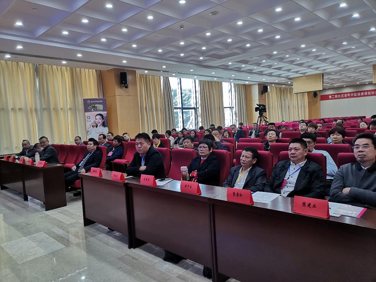社区养老服务试点成效显著，深受居民好评