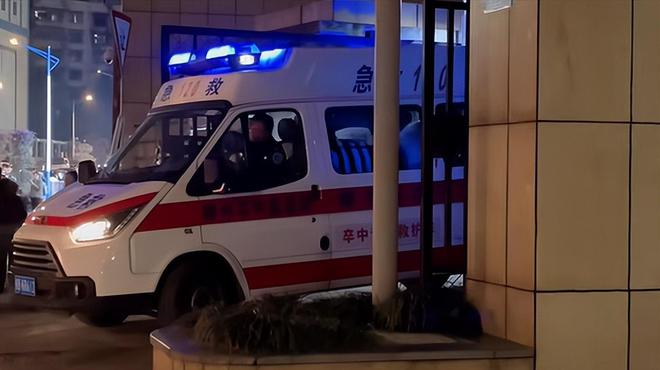 当地回应救护车遭堵路，紧急情况下的责任与担当