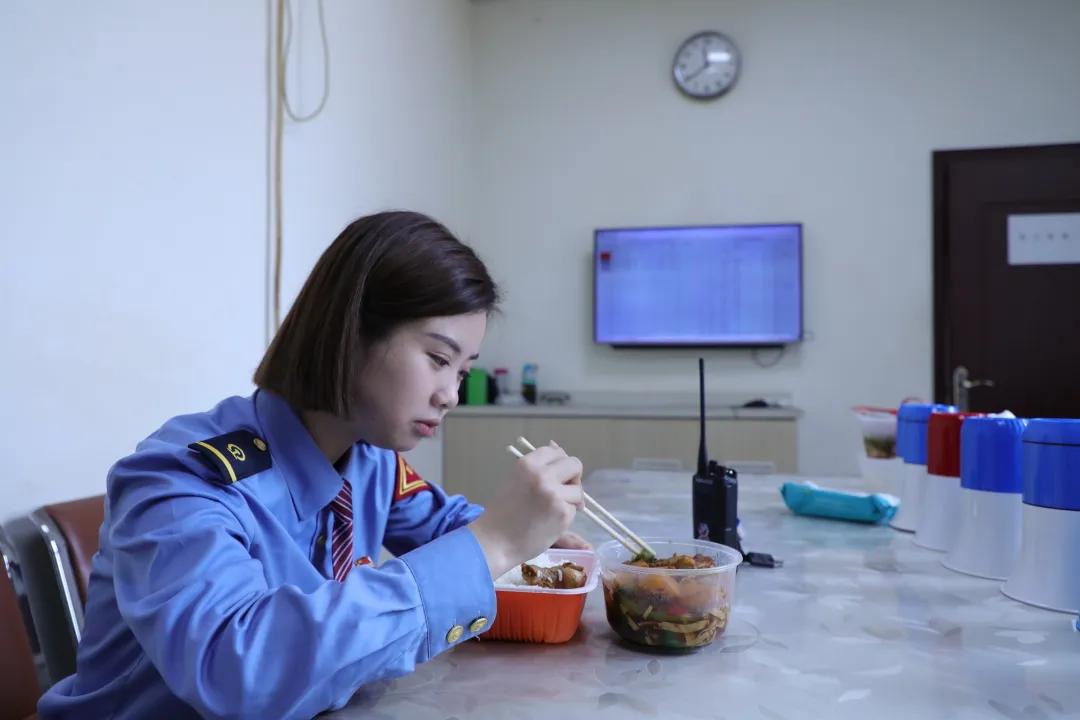 如何在繁忙工作中实现情绪平衡之道