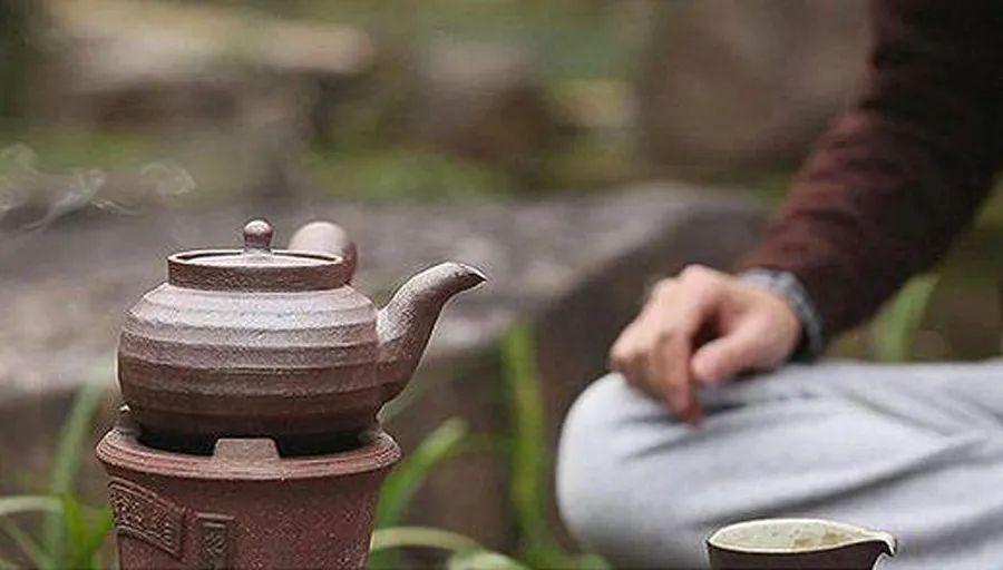 孤独感对心理健康与情绪管理的影响探究