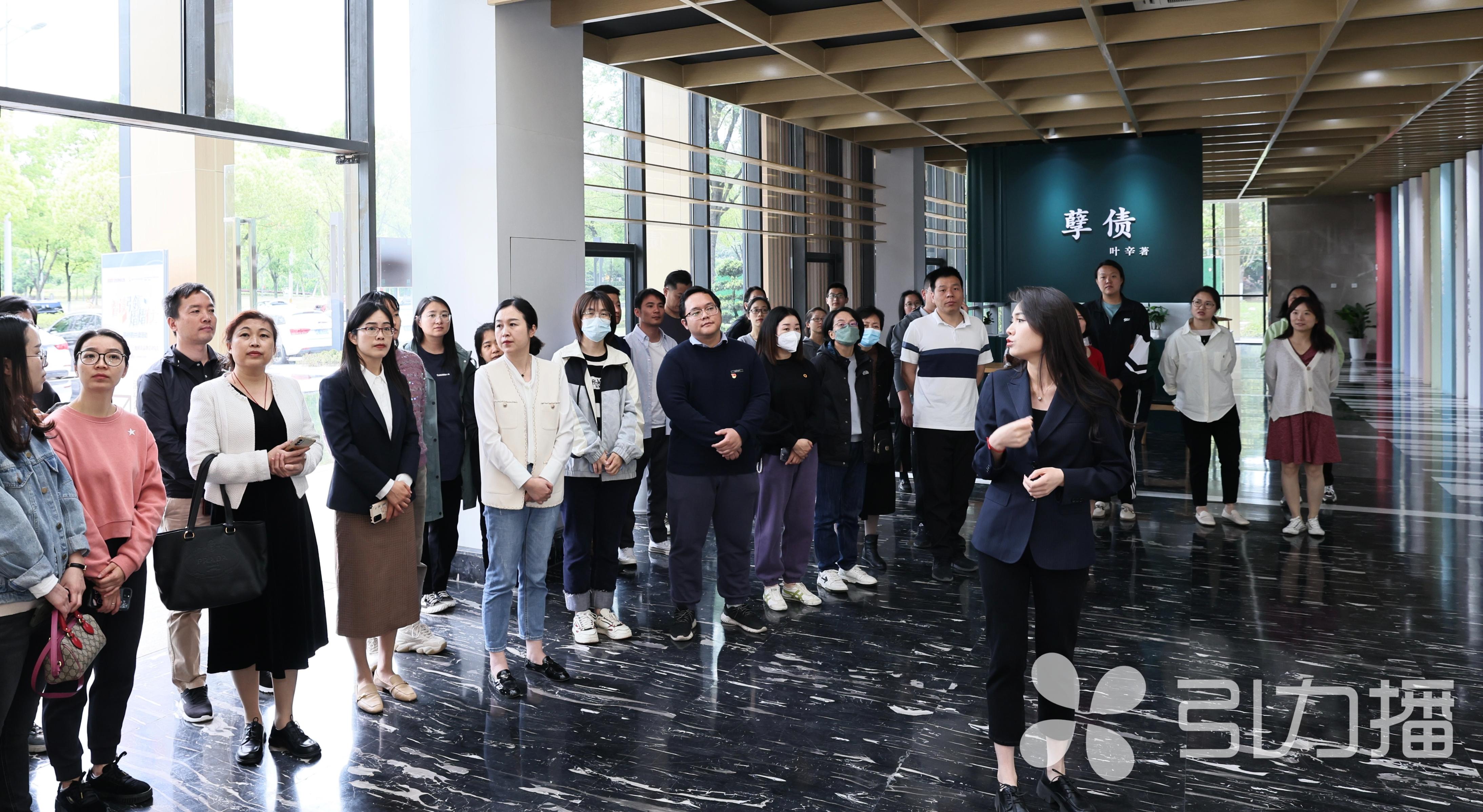 家庭电影中的情感纽带与社会影响探究