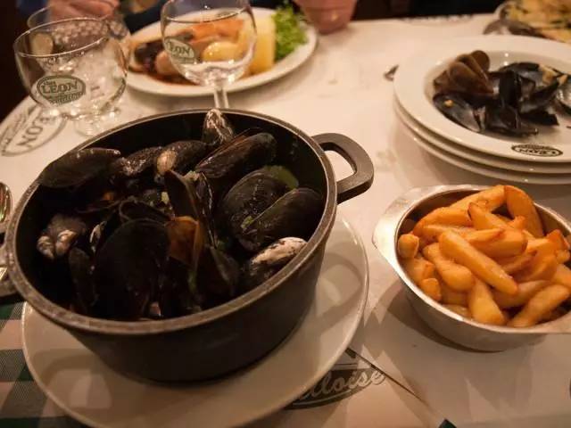 旅行中如何抵制美食诱惑，策略与建议
