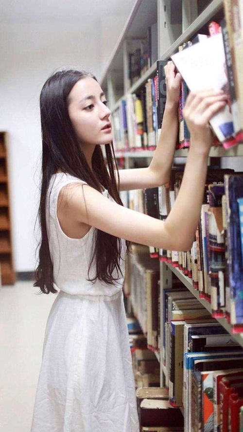 定制擦边骑手服引发争议，美团平台责任与公众利益的权衡探讨