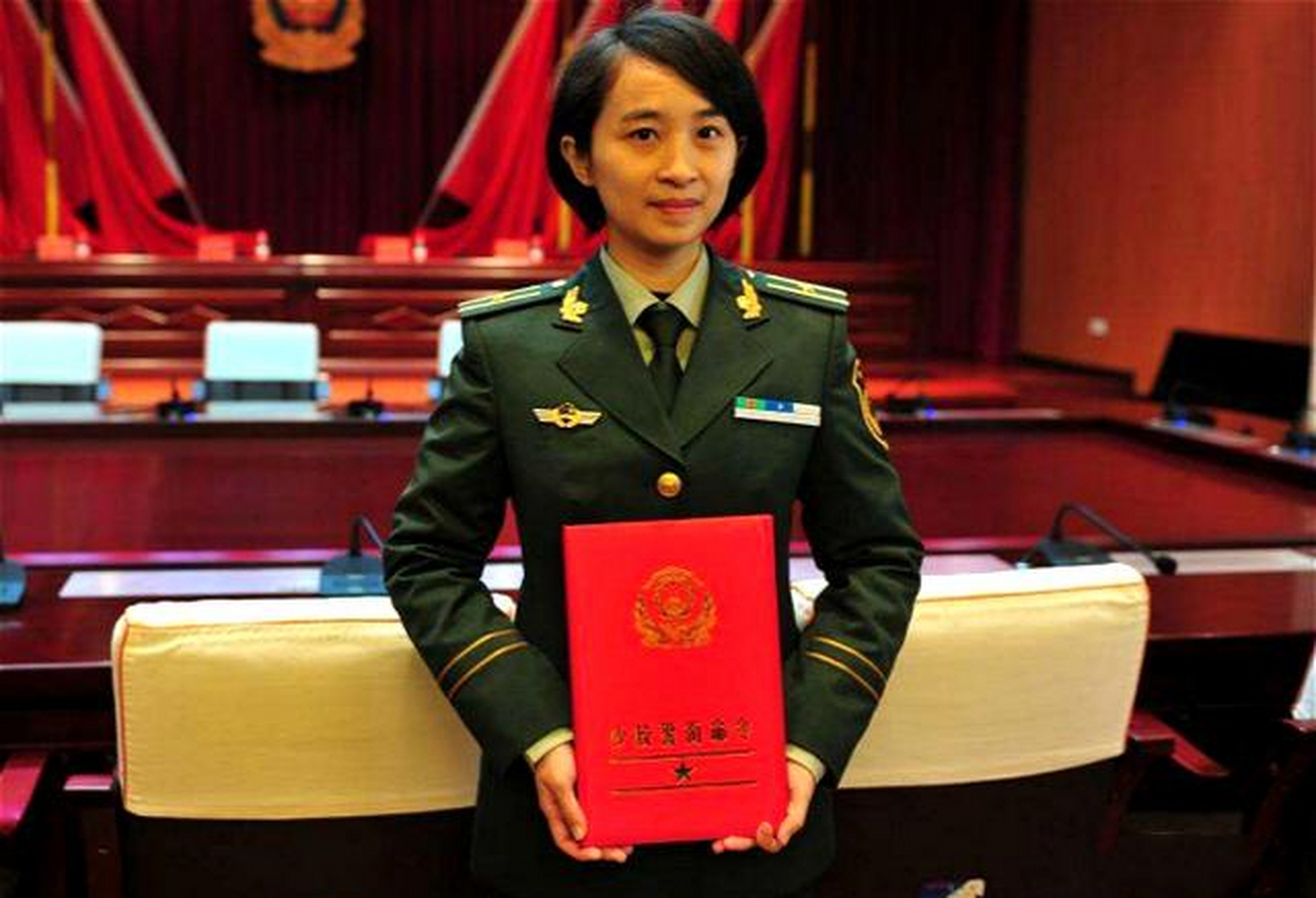 清华女硕士二次入伍获中尉军衔，勇气与担当的传奇故事