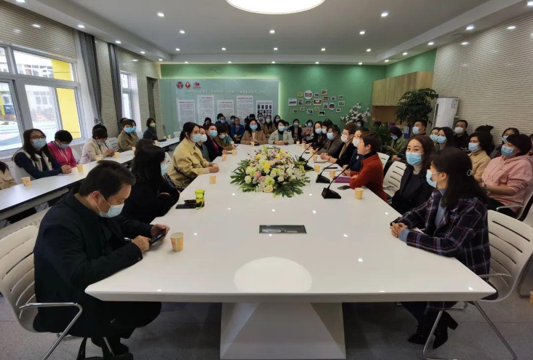 职场性别平等问题的改善与挑战，现状分析与对策探讨