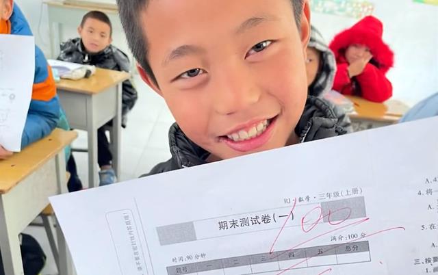 小学生喜极而泣，满分背后的故事