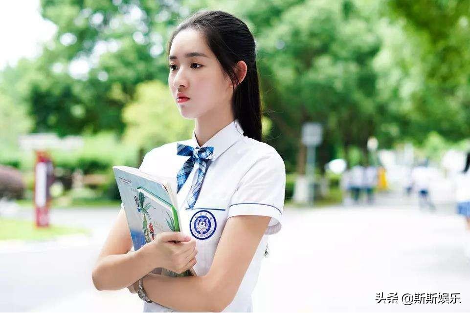 赵露思，从抗拒演艺圈到明星之路的意外人生