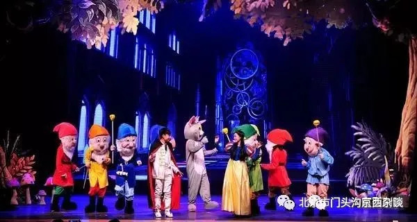 舞台剧传统服饰的美学探索与赏析