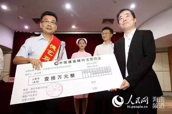 刘强东小学班主任的善举，慷慨捐资十万元助力公益事业